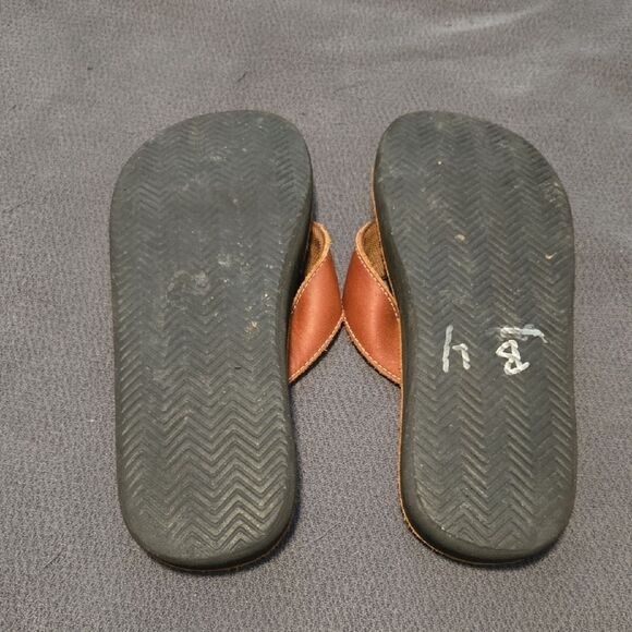 Old Navy Brown Leather Sandals Classic Thong Design - Picture 6 of 6